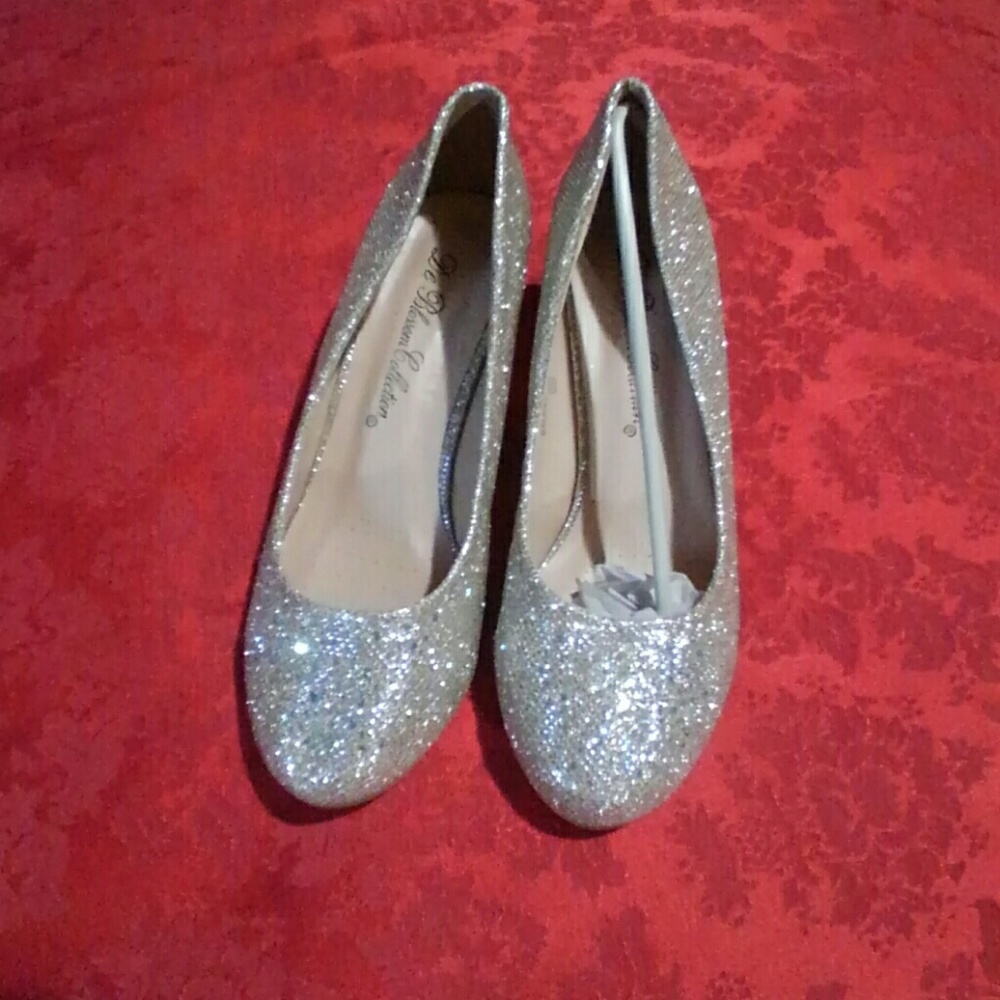 NWOT De Blossom Collection Bertha-3 Size 7.5